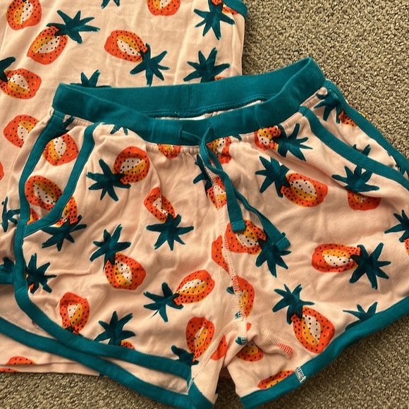 VERY CUTE Hanna Anderson strawberry pajamas! - Picture 3 of 5